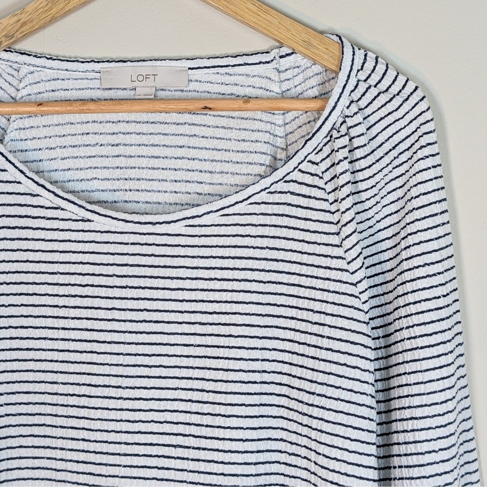 Loft Womens Medium Striped Seersucker Long Sleeve Scoop Neck Top White Blue